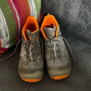 Woman’s Merrell Trail boots - Gray with Orange Lining